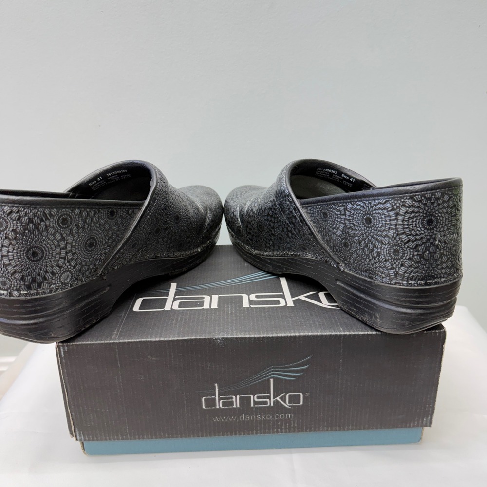 Dansko Pro XP Clogs Grey Black geometric medallion Patent Leather‎ Women's 10.5 - Picture 6 of 9